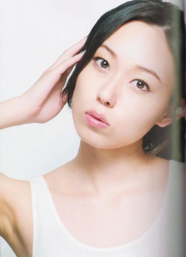 寿美菜子   《寿美菜子 - MINAKO style》钢琴写真与和服造型，展现多变文艺优雅时尚杂志风第26张图片