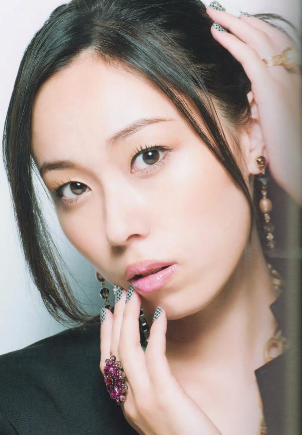 寿美菜子   《寿美菜子 - MINAKO style》钢琴写真与和服造型，展现多变文艺优雅时尚杂志风第28张图片