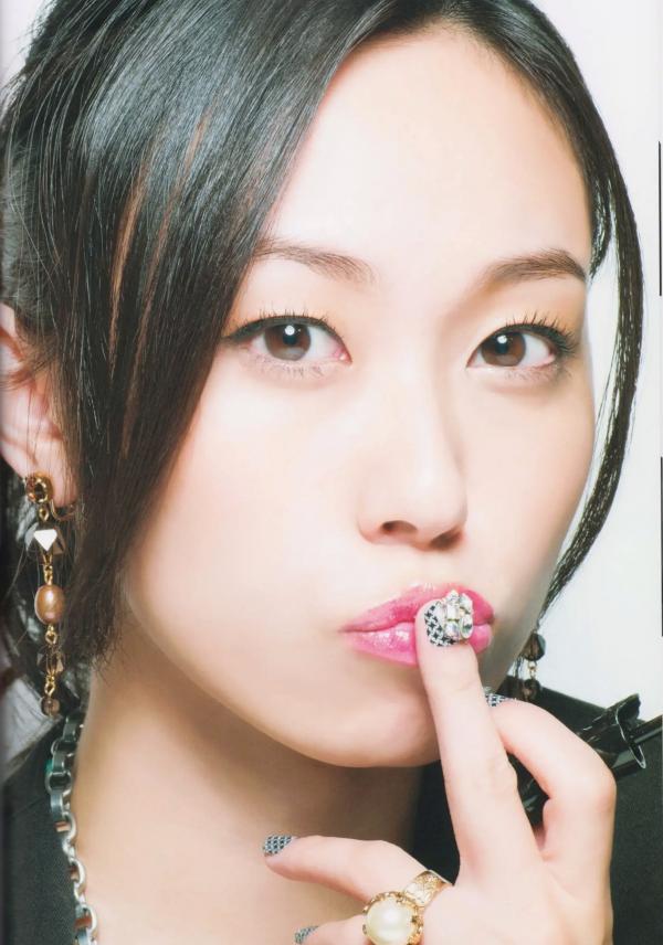 寿美菜子   《寿美菜子 - MINAKO style》钢琴写真与和服造型，展现多变文艺优雅时尚杂志风第29张图片