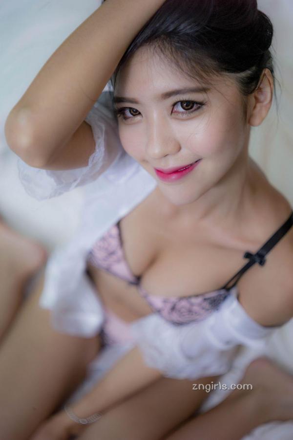 Chong Anqi 张安琪 张安琪- 成熟女人写真之酥肩半露第46张图片