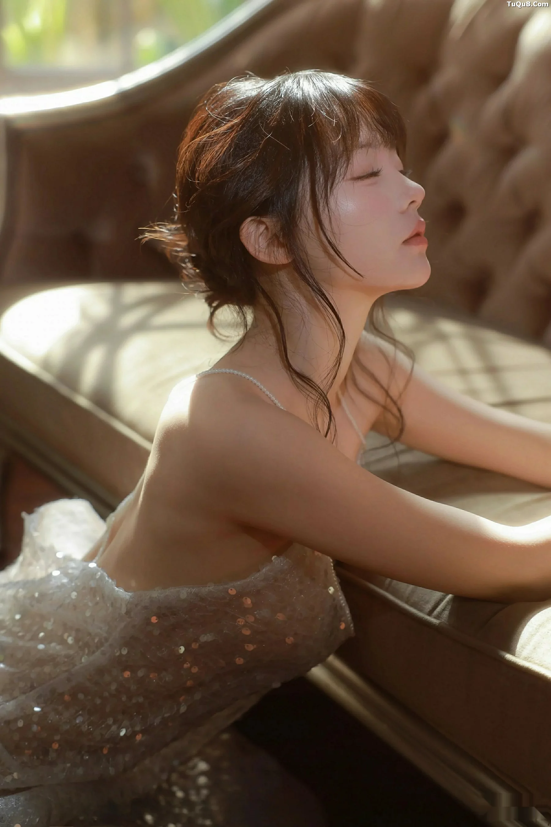 佘贝拉  [XiuRen]高清写真图 2025.09.24 No.10799 佘贝拉Bella 连衣短裙第11张图片