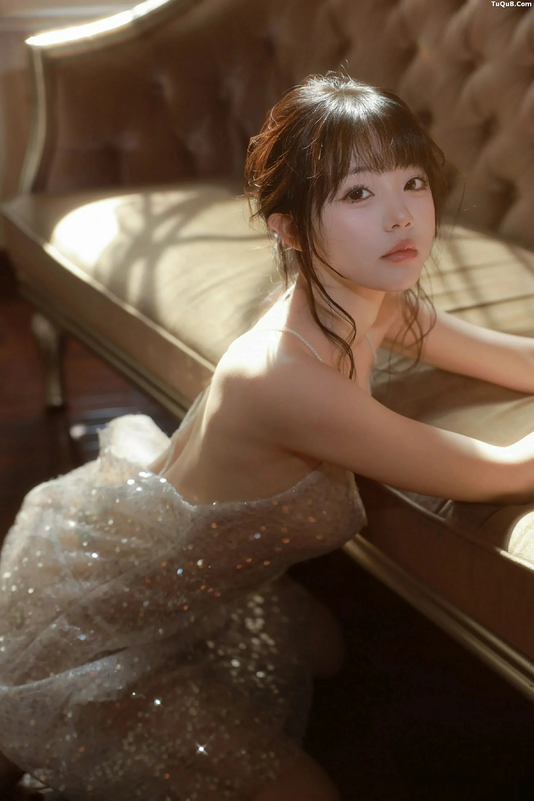 佘贝拉  [XiuRen]高清写真图 2025.09.24 No.10799 佘贝拉Bella 连衣短裙第12张图片