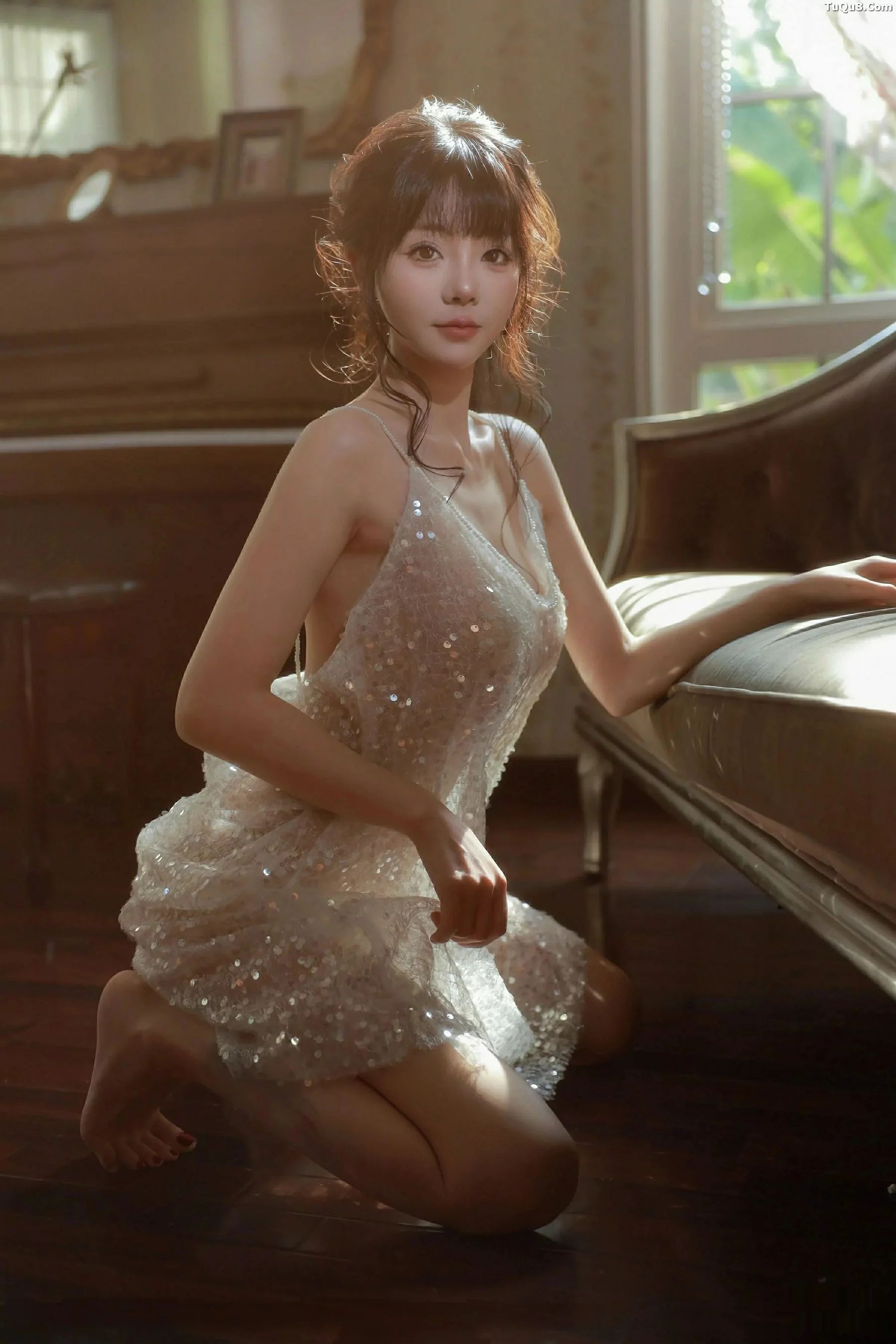 佘贝拉  [XiuRen]高清写真图 2025.09.24 No.10799 佘贝拉Bella 连衣短裙第26张图片
