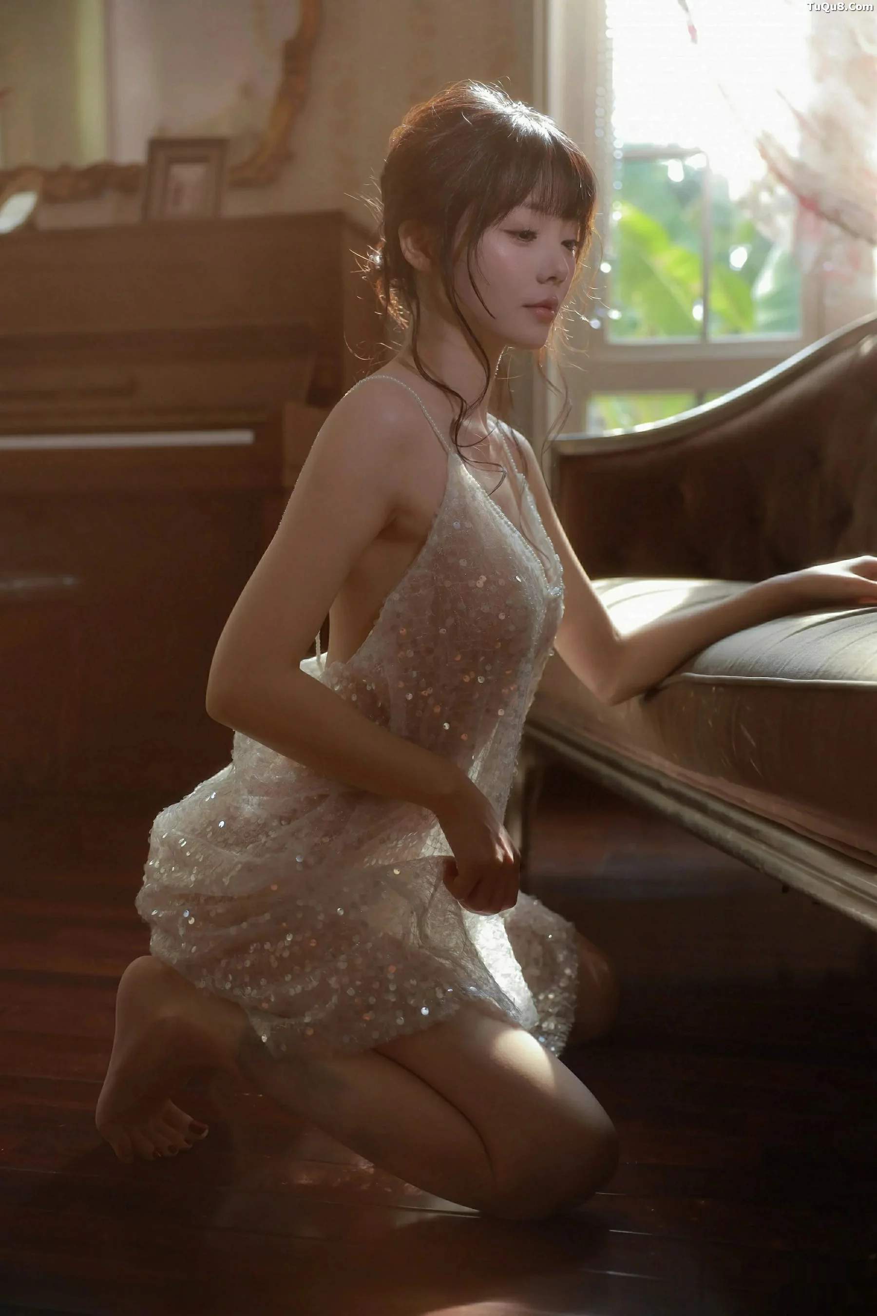 佘贝拉  [XiuRen]高清写真图 2025.09.24 No.10799 佘贝拉Bella 连衣短裙第29张图片
