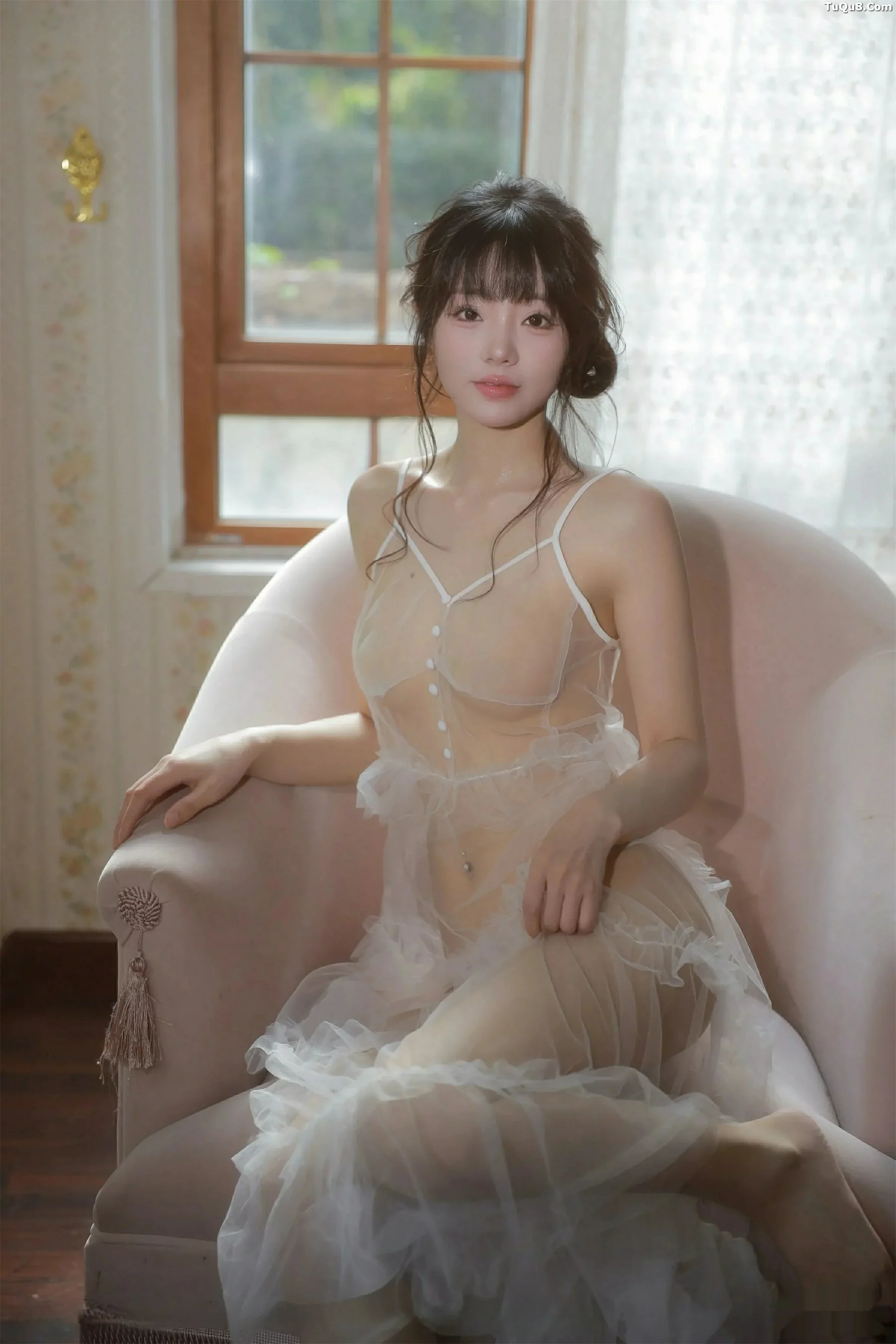 佘贝拉  [XiuRen]高清写真图 2025.09.24 No.10799 佘贝拉Bella 连衣短裙第37张图片
