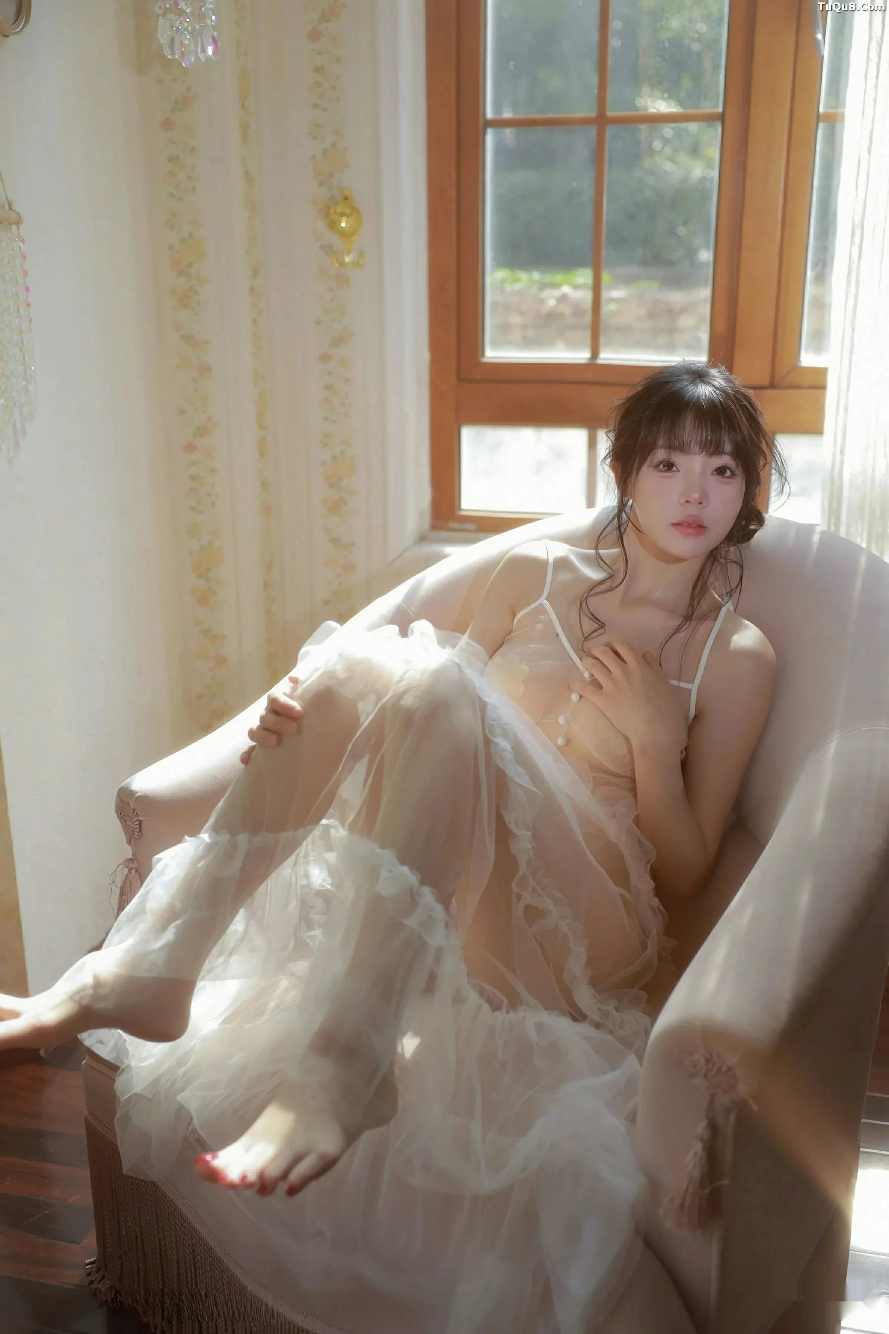佘贝拉  [XiuRen]高清写真图 2025.09.24 No.10799 佘贝拉Bella 连衣短裙第38张图片