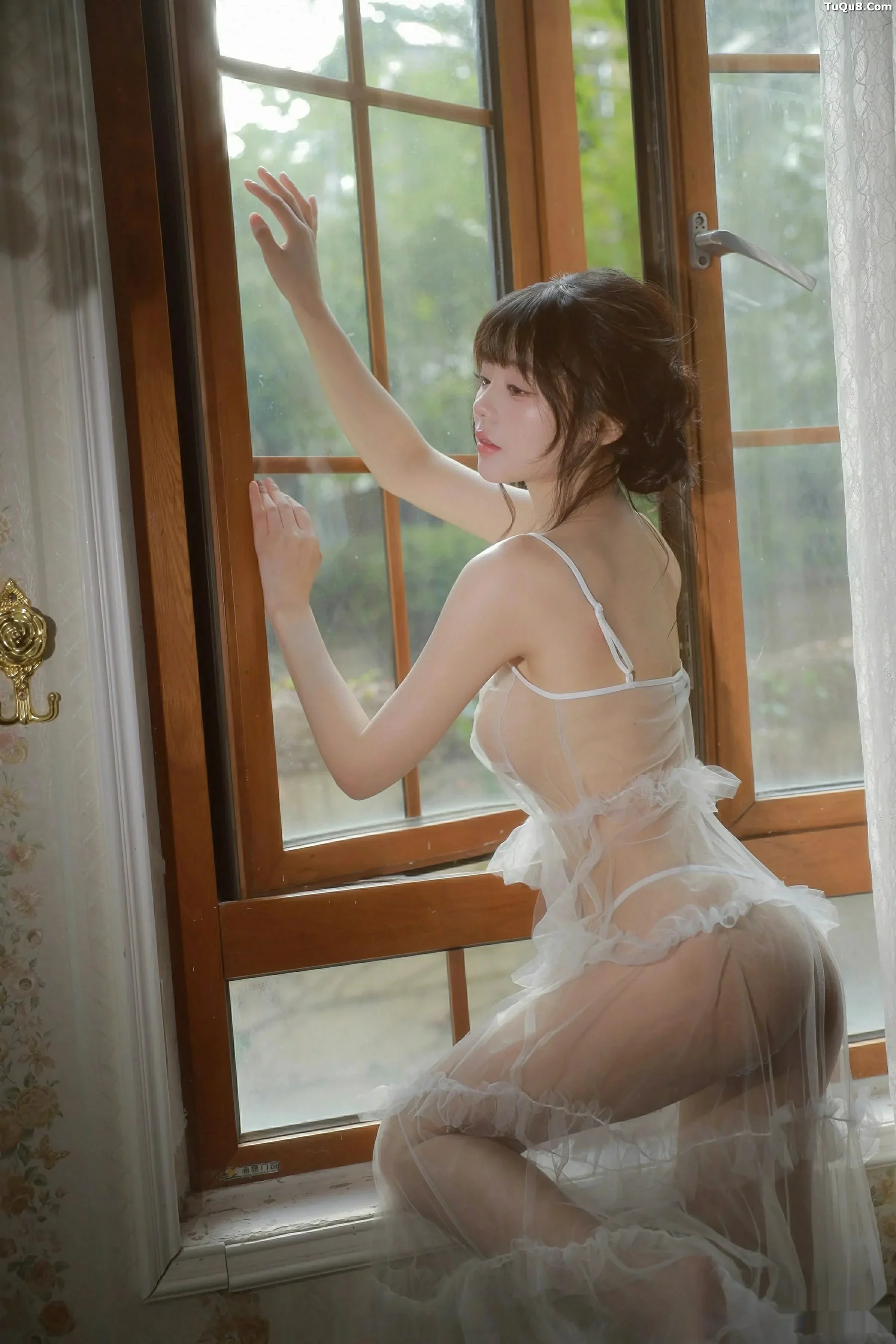 佘贝拉  [XiuRen]高清写真图 2025.09.24 No.10799 佘贝拉Bella 连衣短裙第41张图片