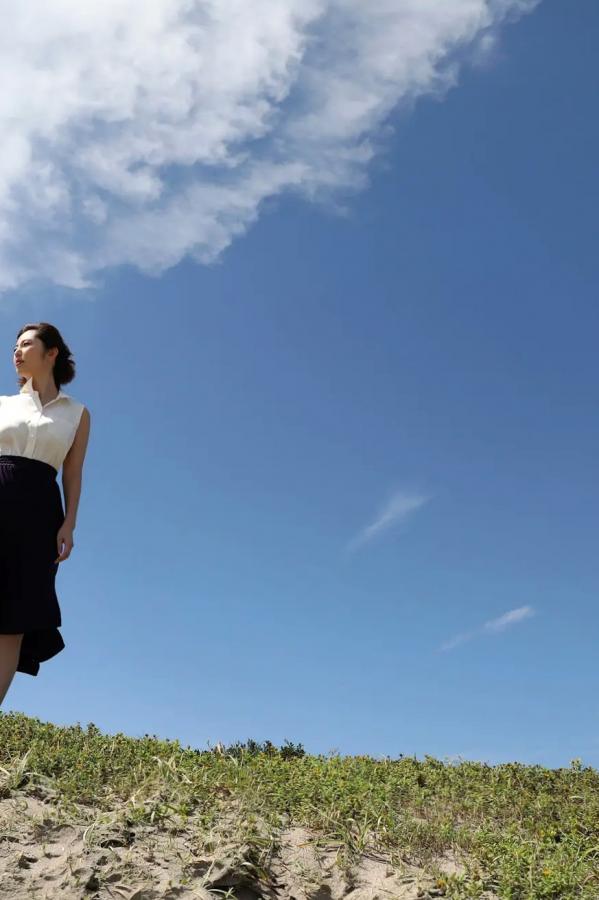 塩地美澄  塩地美澄 - 日本一のフェロモン美女アナ与官能之旅：性感内衣与浴室湿身私房写真第2张图片