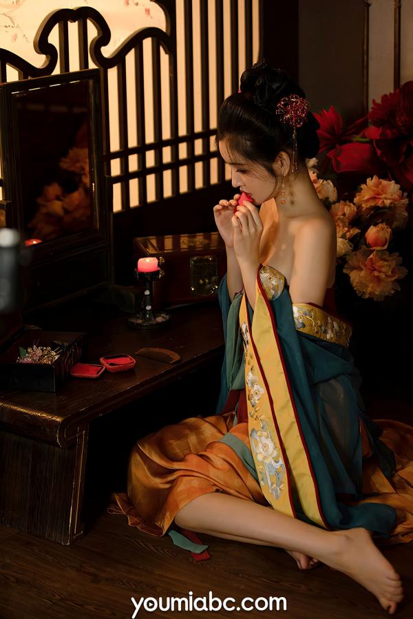 沈梦瑶   YouMi尤蜜-沈梦瑶-《夜话西窗烛》国风古典汉服私房：香肩半露，烛光摇曳，绝美身姿尽显东方极致诱惑第49张图片