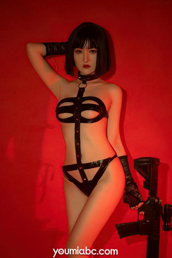 沈梦瑶   YouMi尤蜜-沈梦瑶-《血色浪漫》：冷艳战术皮衣束缚写真，持枪诱惑，极致性感大尺度，高清无圣光第35张图片