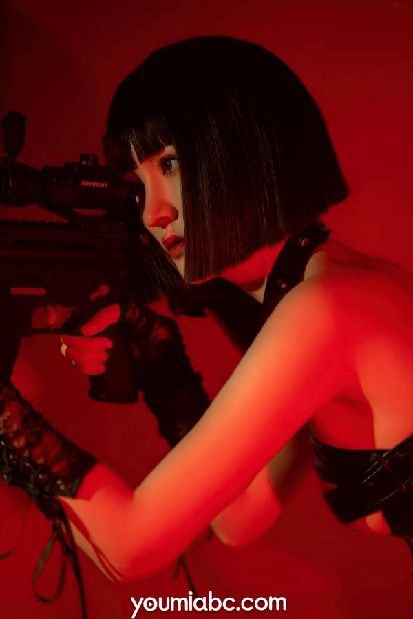 沈梦瑶   YouMi尤蜜-沈梦瑶-《血色浪漫》：冷艳战术皮衣束缚写真，持枪诱惑，极致性感大尺度，高清无圣光第41张图片
