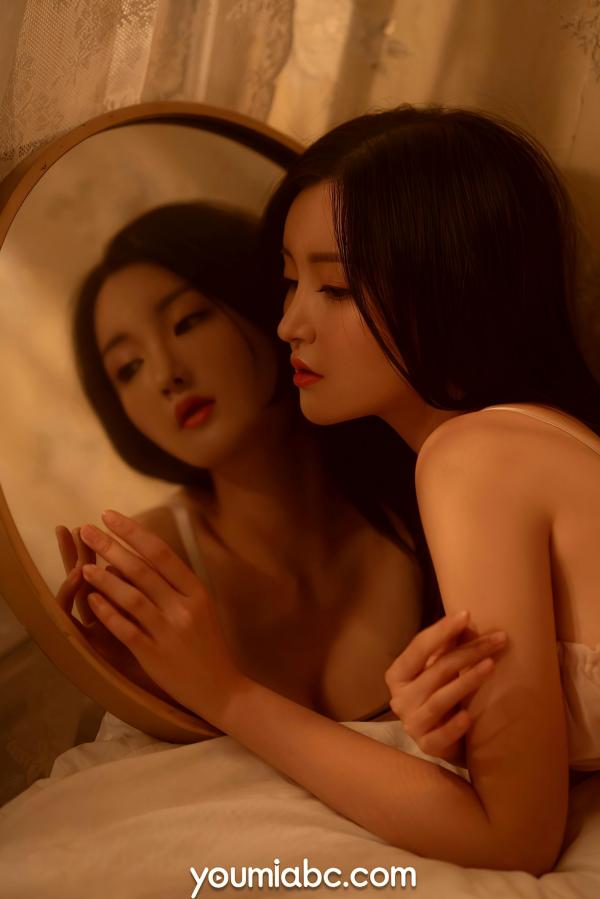 沈梦瑶   YouMi尤蜜-沈梦瑶-《浪漫进行式》私房室内写真，慵懒居家气质，曼妙曲线极致诱惑，无圣光大尺度艺术摄影第20张图片