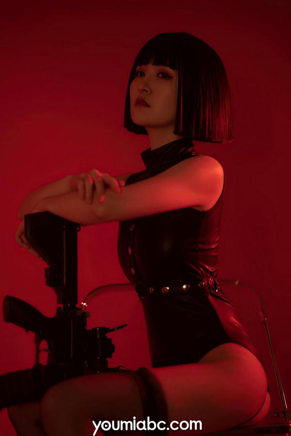 沈梦瑶   YouMi尤蜜：沈梦瑶《复仇女郎》— 魅惑红光暗调，冷艳黑色皮衣，极致性感大片第25张图片
