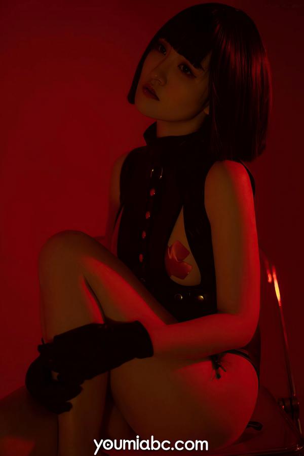 沈梦瑶   YouMi尤蜜：沈梦瑶《复仇女郎》— 魅惑红光暗调，冷艳黑色皮衣，极致性感大片第34张图片