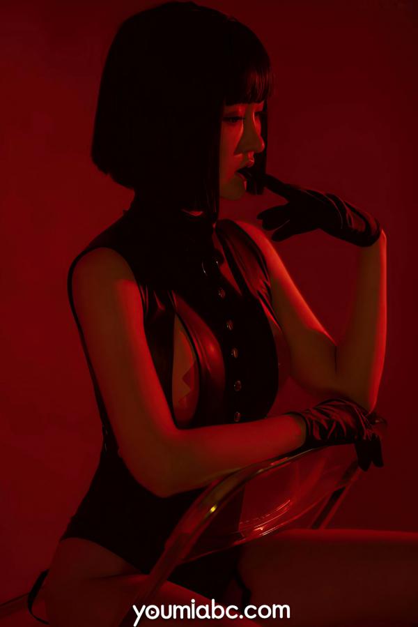 沈梦瑶   YouMi尤蜜：沈梦瑶《复仇女郎》— 魅惑红光暗调，冷艳黑色皮衣，极致性感大片第49张图片