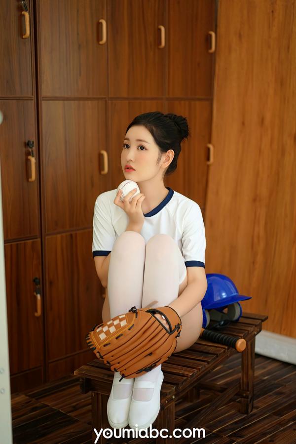沈梦瑶   YouMi尤蜜 沈梦瑶《棒球少女心动signal》私房写真，青春运动风制服，白丝长腿纯欲动人，更衣室里的心动瞬间第6张图片