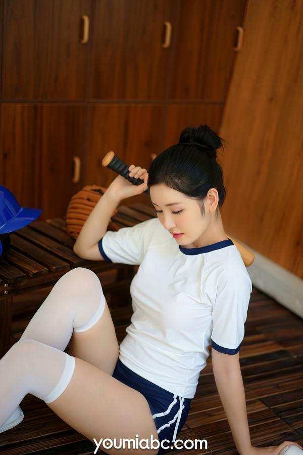 沈梦瑶   YouMi尤蜜 沈梦瑶《棒球少女心动signal》私房写真，青春运动风制服，白丝长腿纯欲动人，更衣室里的心动瞬间第11张图片