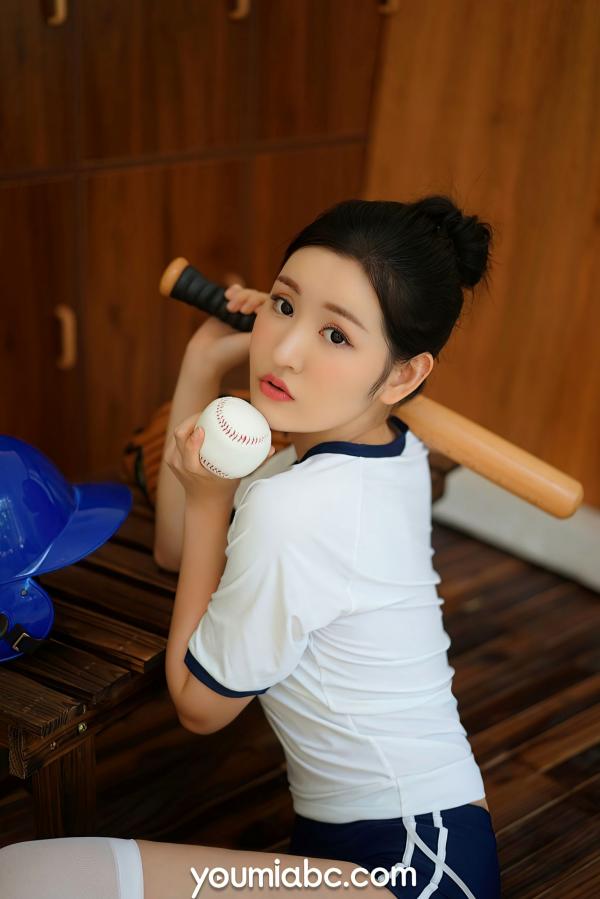 沈梦瑶   YouMi尤蜜 沈梦瑶《棒球少女心动signal》私房写真，青春运动风制服，白丝长腿纯欲动人，更衣室里的心动瞬间第12张图片