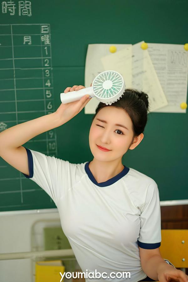 沈梦瑶   YouMi尤蜜 沈梦瑶《棒球少女心动signal》私房写真，青春运动风制服，白丝长腿纯欲动人，更衣室里的心动瞬间第23张图片