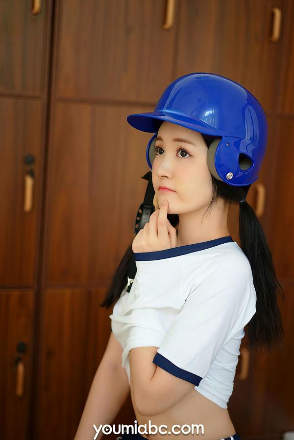 沈梦瑶   YouMi尤蜜 沈梦瑶《棒球少女心动signal》私房写真，青春运动风制服，白丝长腿纯欲动人，更衣室里的心动瞬间第24张图片