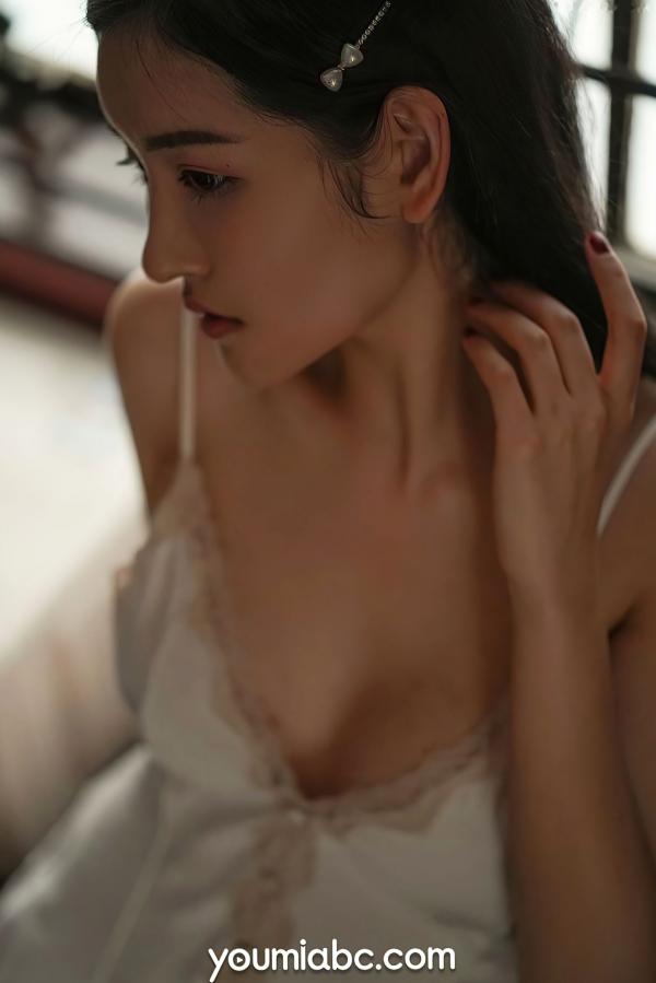 沈梦瑶   YouMi尤蜜：沈梦瑶《微醺夜晚》私房美图，绝美吊带睡裙勾勒曼妙曲线，尽显诱惑风情，高清无圣光大尺度精品第4张图片