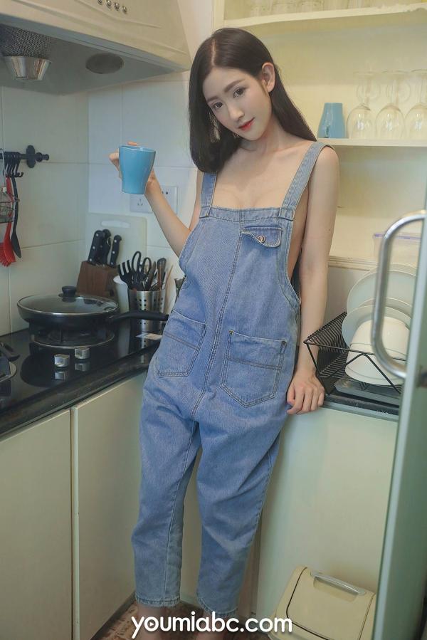 沈梦瑶   YouMi尤蜜沈梦瑶《写真书》：清纯颜值搭配牛仔背带造型，演绎大胆居家私房大尺度无圣光诱惑第11张图片