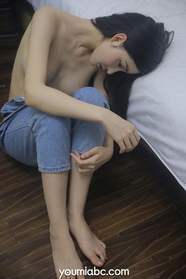 沈梦瑶   YouMi尤蜜沈梦瑶《写真书》：清纯颜值搭配牛仔背带造型，演绎大胆居家私房大尺度无圣光诱惑第13张图片