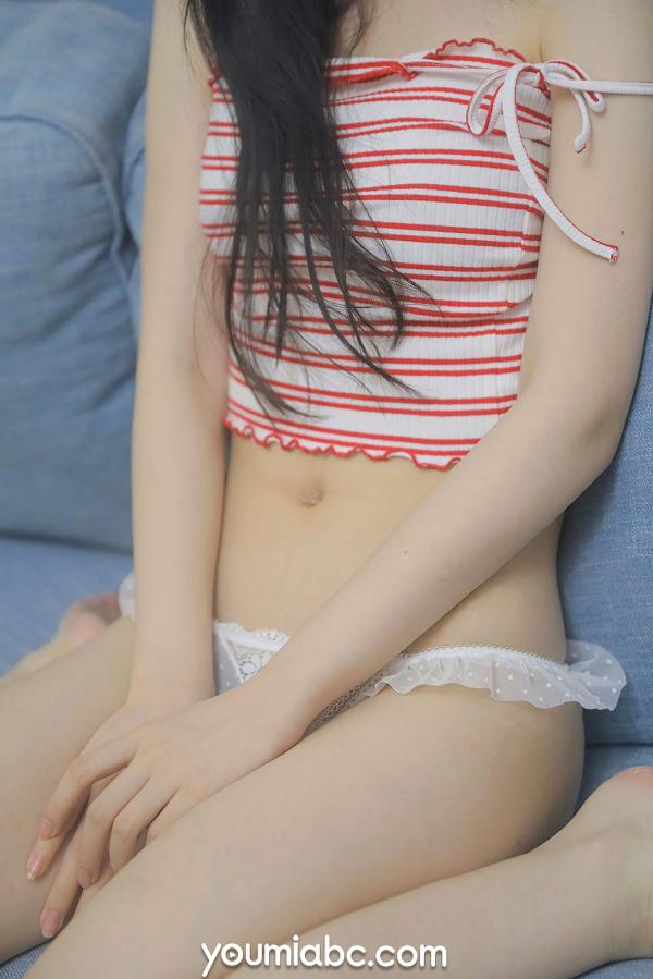沈梦瑶   YouMi尤蜜沈梦瑶《写真书》：清纯颜值搭配牛仔背带造型，演绎大胆居家私房大尺度无圣光诱惑第20张图片