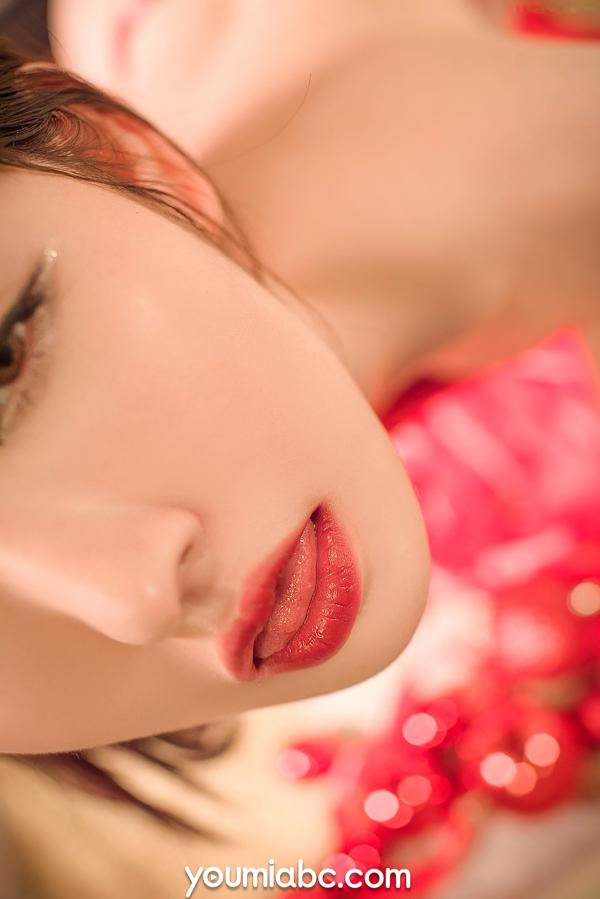 沈梦瑶   YouMi尤蜜-2020.12.25-沈梦瑶-《专享圣诞礼物》性感红色丝带私房大尺度写真，演绎极致诱惑的节日尤物第45张图片