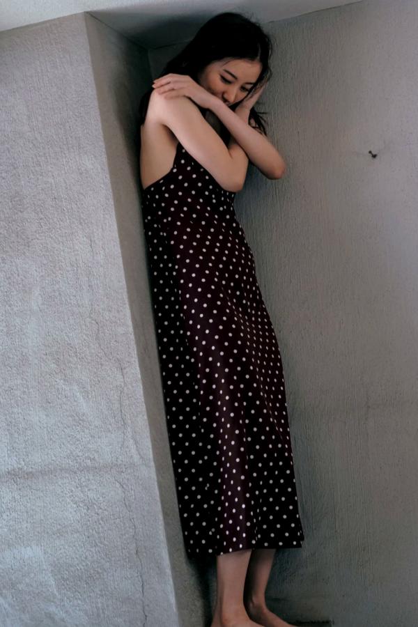 高田里穂 高田里穗 高田里穂《素描》写真：日本女神家居私房性感大片 展现慵懒诱惑美感第9张图片