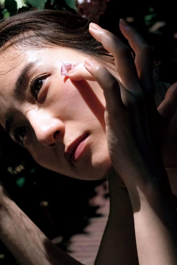 高田里穂 高田里穗 高田里穂《素描》写真：日本女神家居私房性感大片 展现慵懒诱惑美感第14张图片
