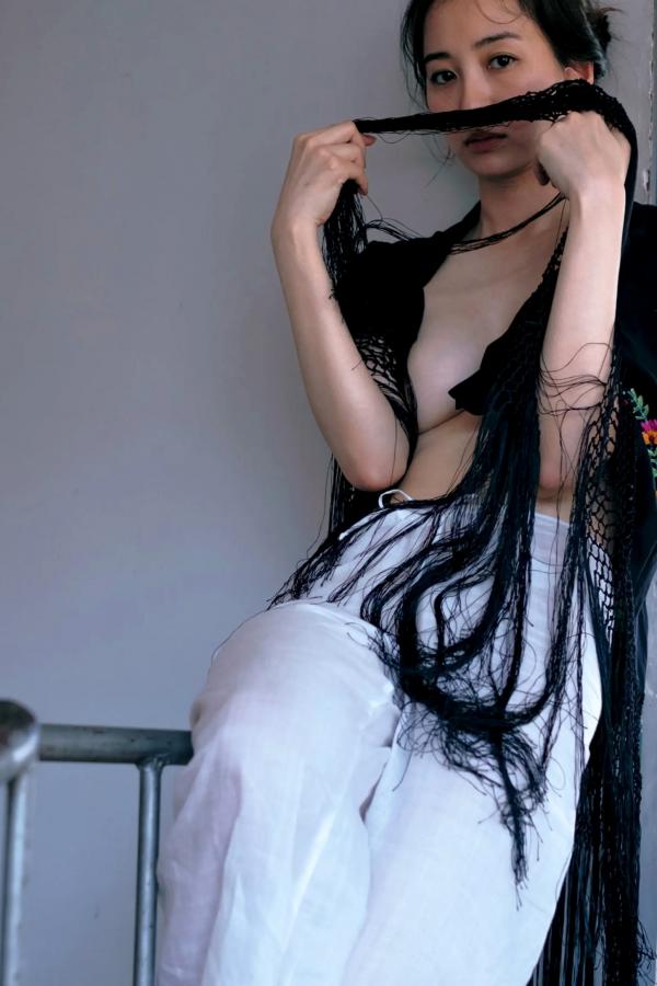 高田里穂 高田里穗 高田里穂《素描》写真：日本女神家居私房性感大片 展现慵懒诱惑美感第24张图片