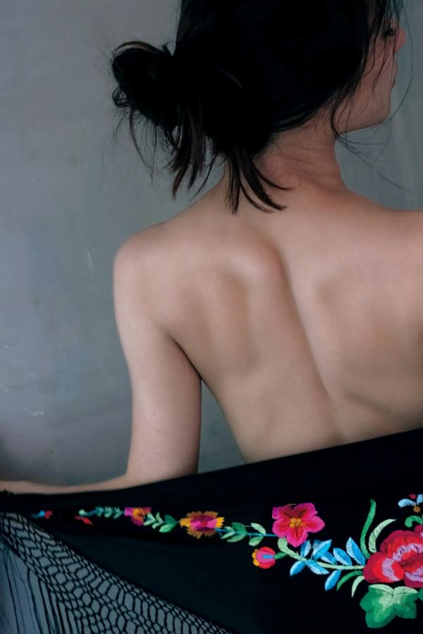 高田里穂 高田里穗 高田里穂《素描》写真：日本女神家居私房性感大片 展现慵懒诱惑美感第26张图片