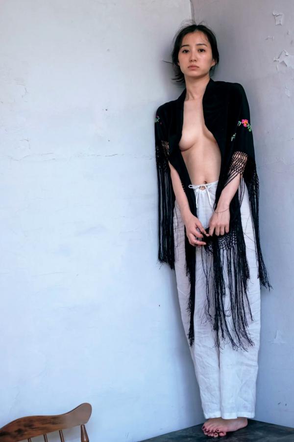 高田里穂 高田里穗 高田里穂《素描》写真：日本女神家居私房性感大片 展现慵懒诱惑美感第28张图片