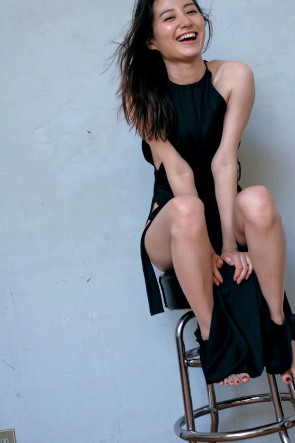 高田里穂 高田里穗 高田里穂《素描》写真：日本女神家居私房性感大片 展现慵懒诱惑美感第34张图片