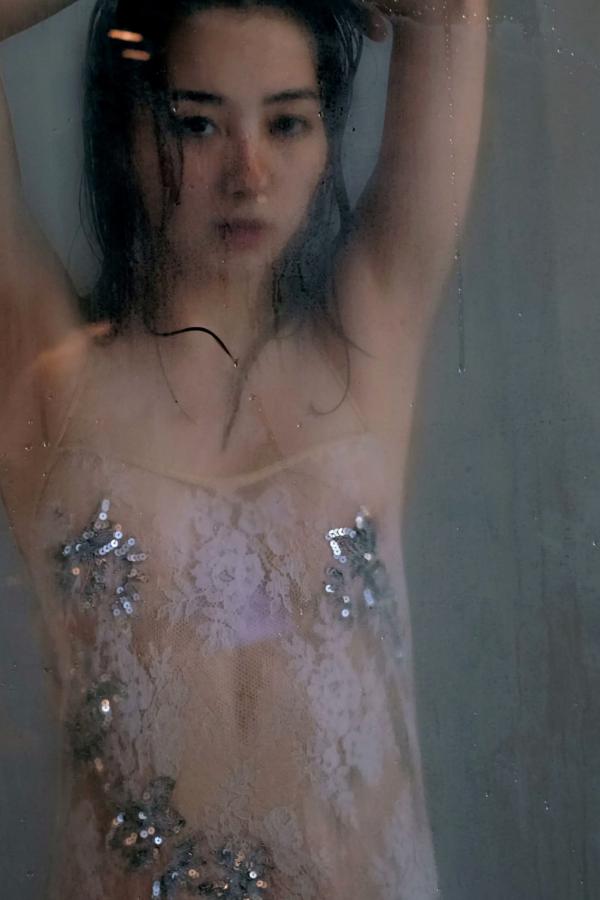 高田里穂 高田里穗 高田里穂《素描》写真：日本女神家居私房性感大片 展现慵懒诱惑美感第44张图片