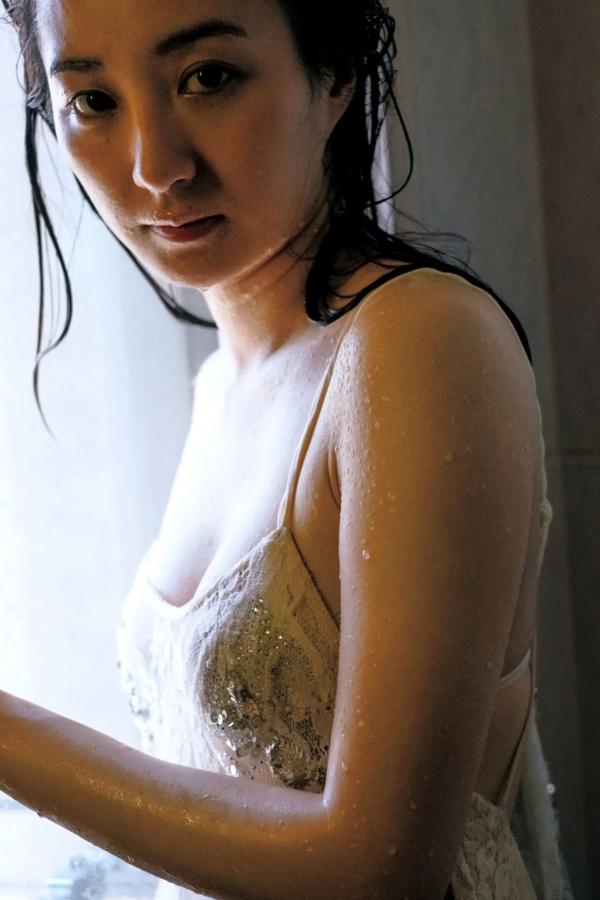 高田里穂 高田里穗 高田里穂《素描》写真：日本女神家居私房性感大片 展现慵懒诱惑美感第51张图片