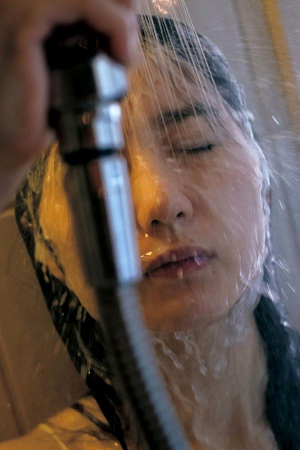 高田里穂 高田里穗 高田里穂《素描》写真：日本女神家居私房性感大片 展现慵懒诱惑美感第56张图片