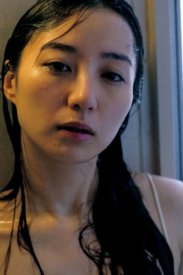 高田里穂 高田里穗 高田里穂《素描》写真：日本女神家居私房性感大片 展现慵懒诱惑美感第58张图片