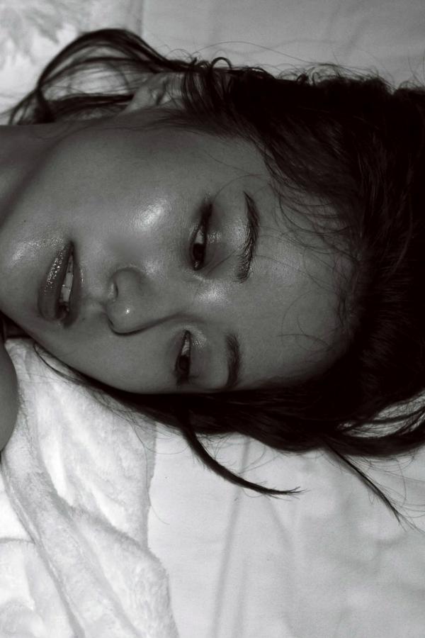 高田里穂 高田里穗 高田里穂《素描》写真：日本女神家居私房性感大片 展现慵懒诱惑美感第63张图片