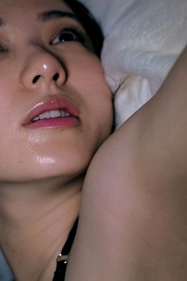 高田里穂 高田里穗 高田里穂《素描》写真：日本女神家居私房性感大片 展现慵懒诱惑美感第71张图片