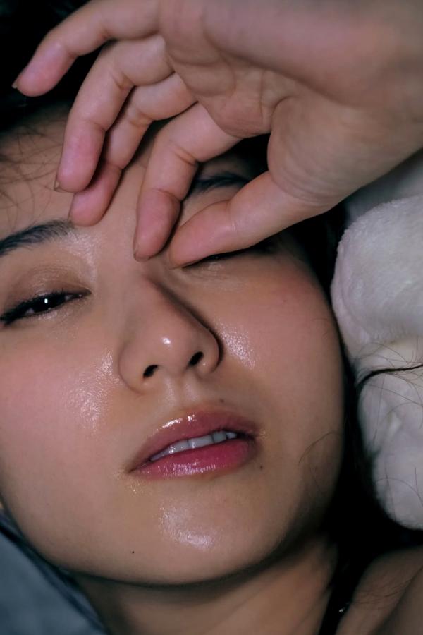 高田里穂 高田里穗 高田里穂《素描》写真：日本女神家居私房性感大片 展现慵懒诱惑美感第72张图片