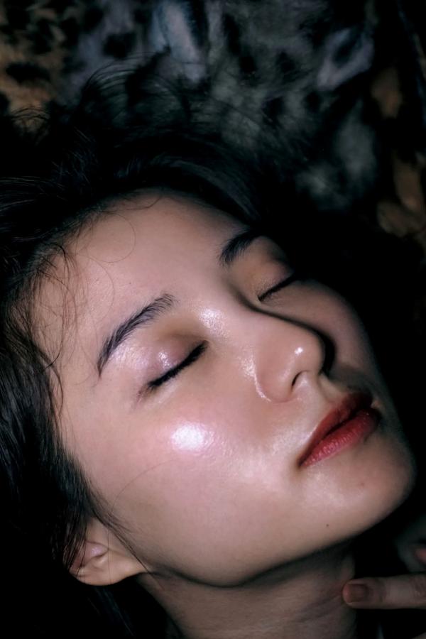 高田里穂 高田里穗 高田里穂《素描》写真：日本女神家居私房性感大片 展现慵懒诱惑美感第82张图片