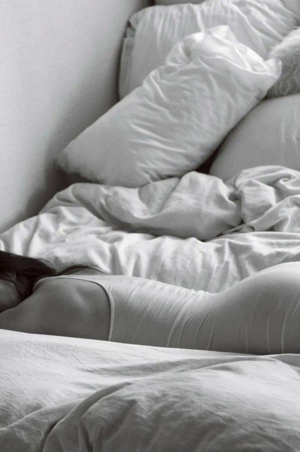 高田里穂 高田里穗 高田里穂《素描》写真：日本女神家居私房性感大片 展现慵懒诱惑美感第92张图片