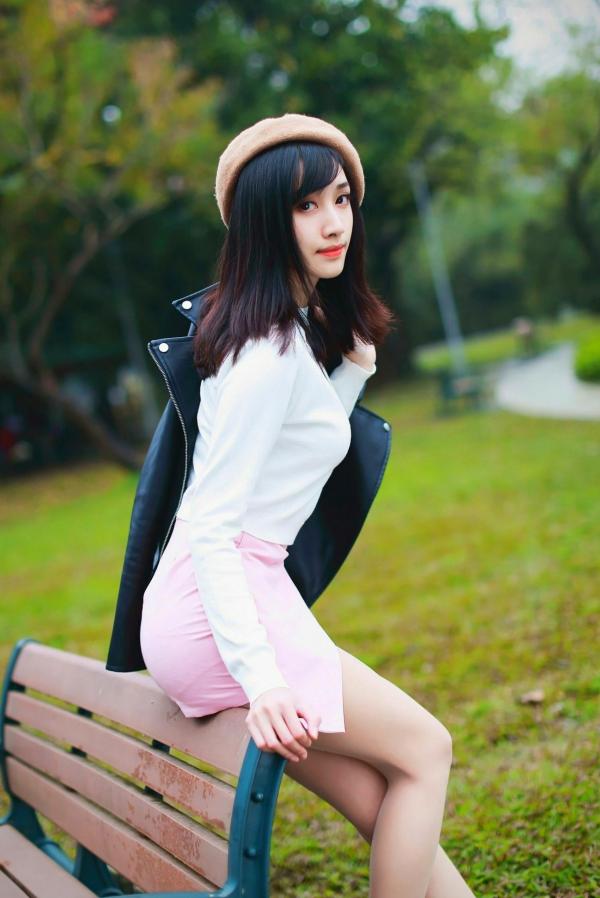 段璟乐 段乐乐  台湾正妹璟乐（段璟乐）大安森林公园时尚写真：都市清新、酷帅高冷女神街拍风格第2张图片