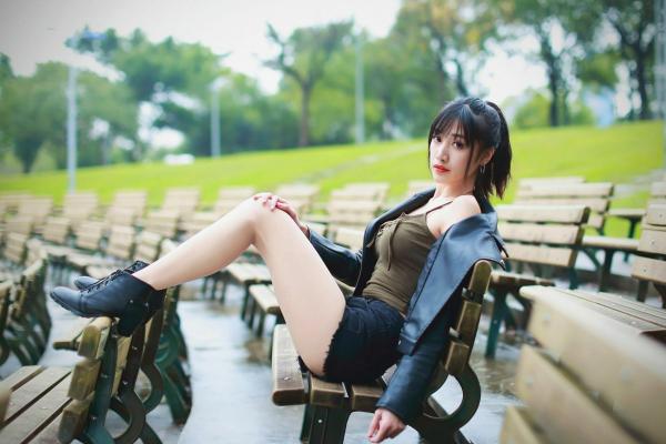 段璟乐 段乐乐  台湾正妹璟乐（段璟乐）大安森林公园时尚写真：都市清新、酷帅高冷女神街拍风格第4张图片