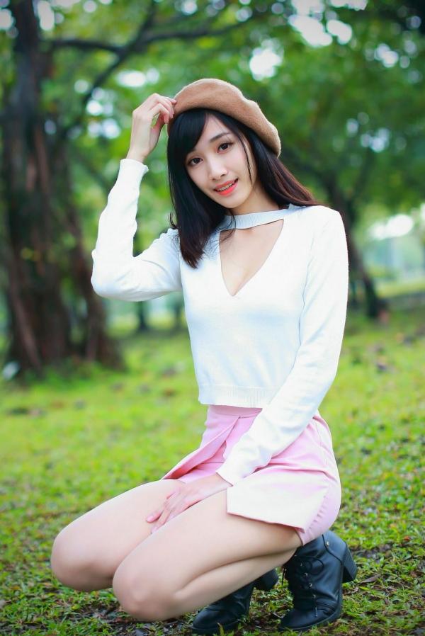 段璟乐 段乐乐  台湾正妹璟乐（段璟乐）大安森林公园时尚写真：都市清新、酷帅高冷女神街拍风格第13张图片