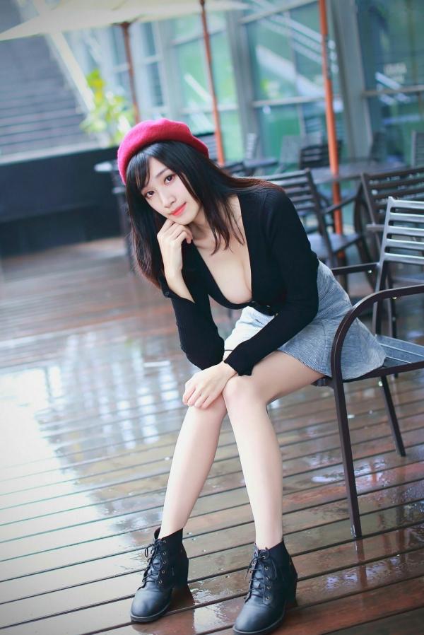 段璟乐 段乐乐  台湾正妹璟乐（段璟乐）大安森林公园时尚写真：都市清新、酷帅高冷女神街拍风格第15张图片