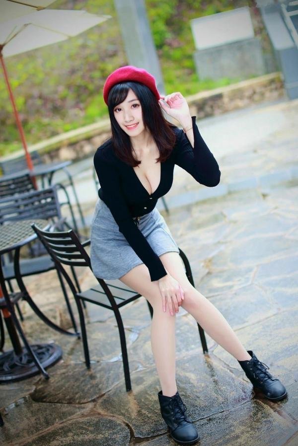 段璟乐 段乐乐  台湾正妹璟乐（段璟乐）大安森林公园时尚写真：都市清新、酷帅高冷女神街拍风格第22张图片