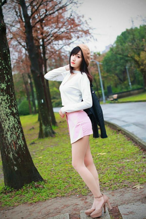 段璟乐 段乐乐  台湾正妹璟乐（段璟乐）大安森林公园时尚写真：都市清新、酷帅高冷女神街拍风格第31张图片
